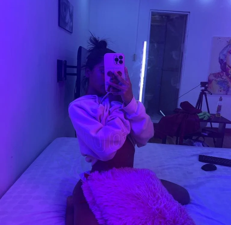 ห้องแชทออฟไลน์ของ miah_lopez_