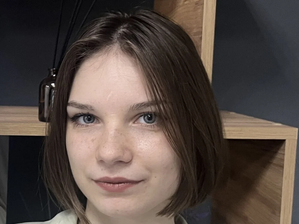 Angel_n_Devil Adlı Modelin Çevrimdışı XXX Sohbeti