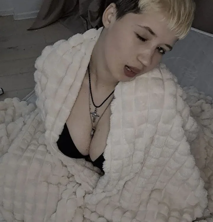 Annabella445 offline chatrum