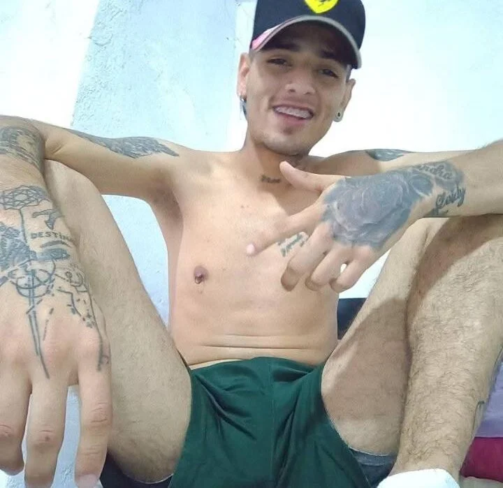 bryannthh's Offline XXX Chat