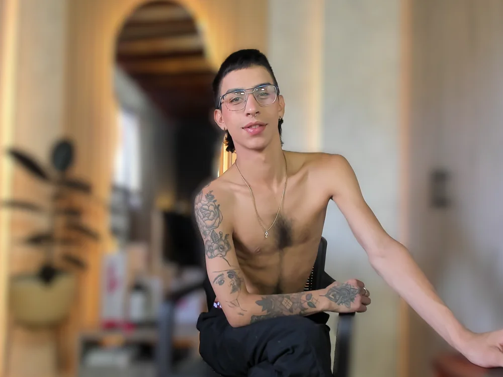 John_Zeita's Offline XXX Chat