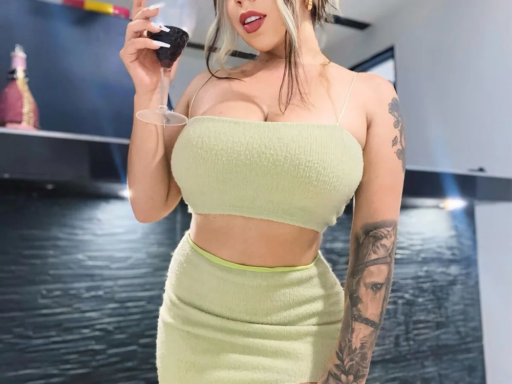 cherry_thomssom's Offline Chat Room