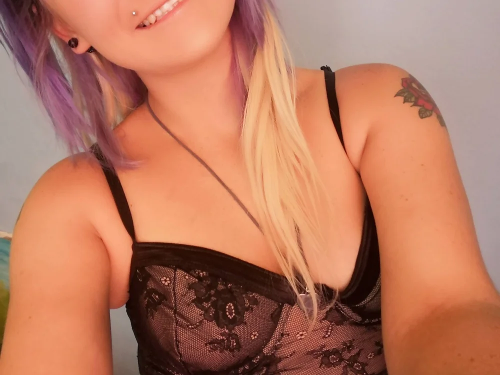 JustJessblondee's Offline Chat Room