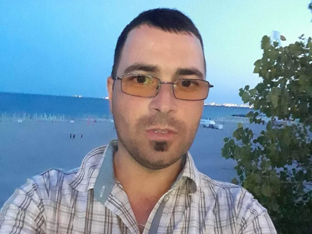 AndreiGabriel87 Offline XXX-chat