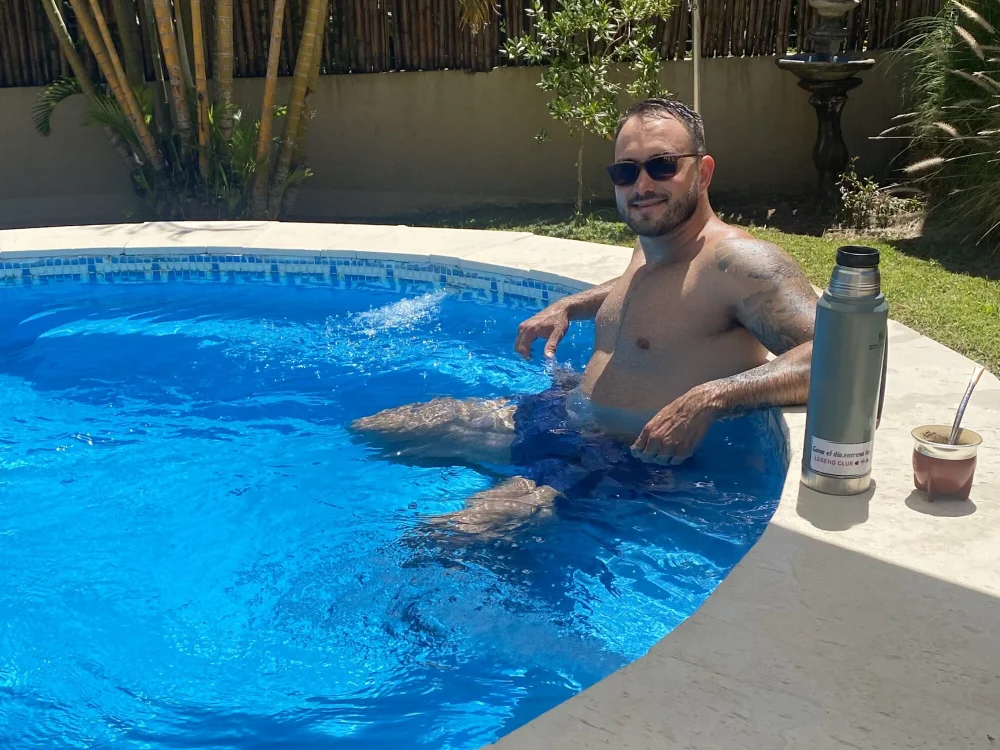 Nicanor_21n Offline XXX chat