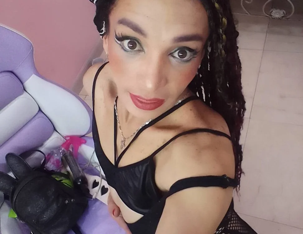 Alondra_dominatrix's Offline Chat Room