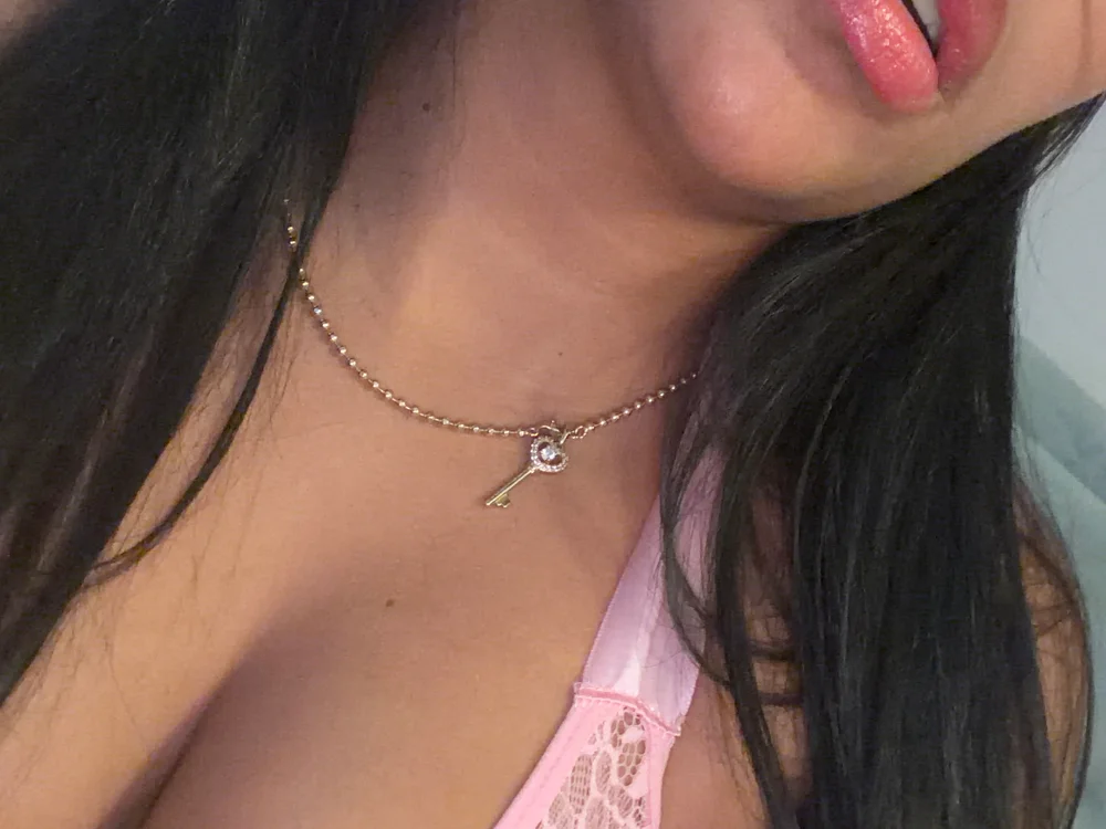 Gina990n Offline XXX chat