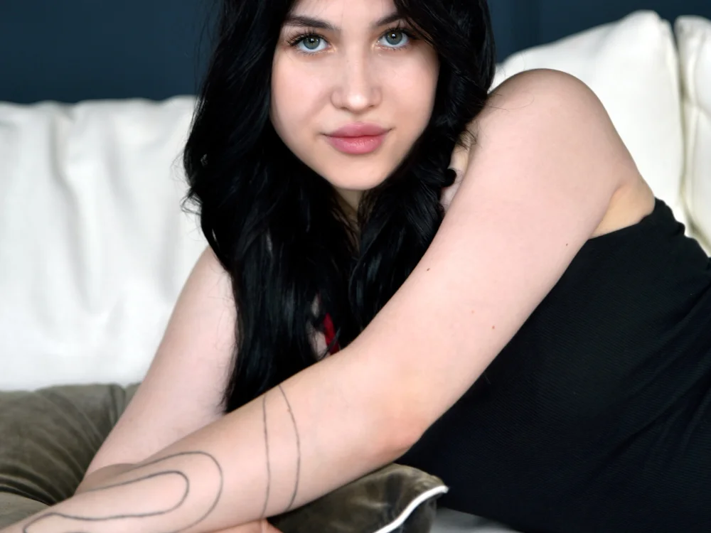 Lolly_Tease's Offline Chat Room