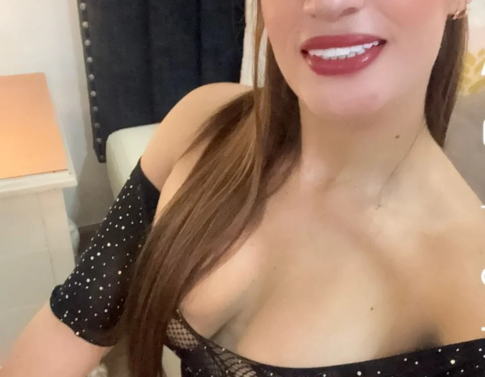 victoria_martinez_'s Offline XXX Chat