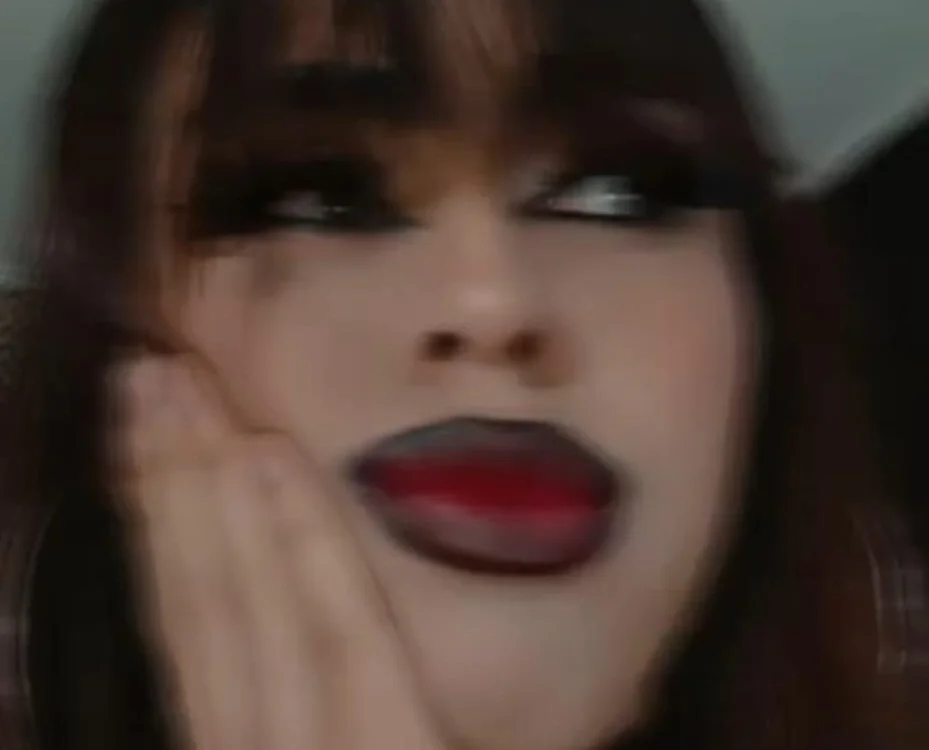 morganna_cortesxxx's Offline Chat Room