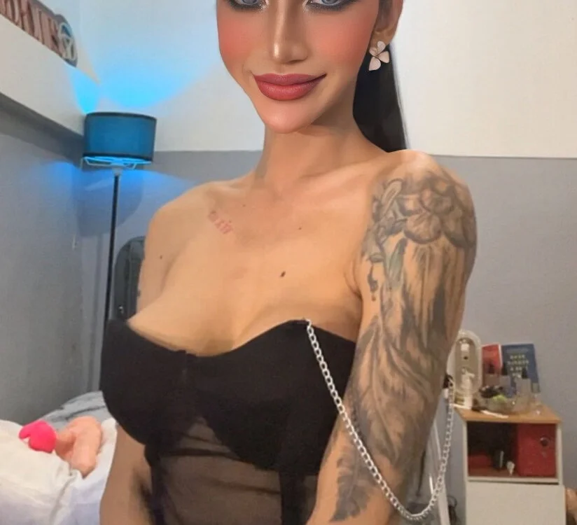 redhottiesn Offline XXX chat