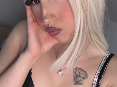 vanille13r Live Cam on StripChat