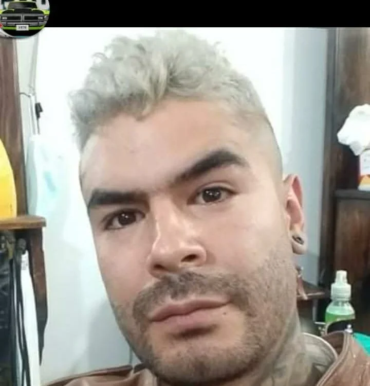 cheche93's Offline Chat Room