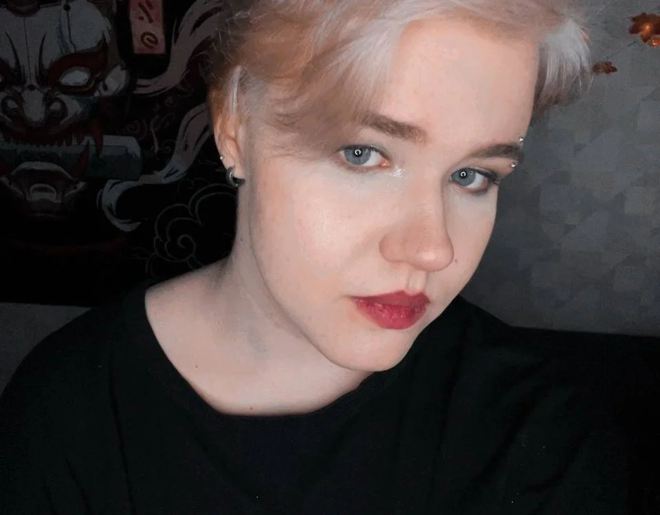 roxie_luna's Offline Chat Room
