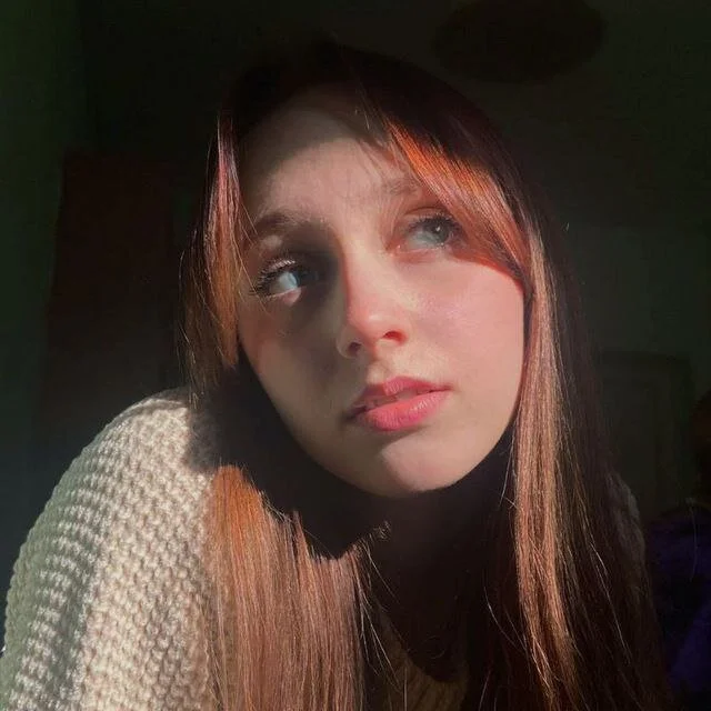 MitziBenje's Offline Chat Room