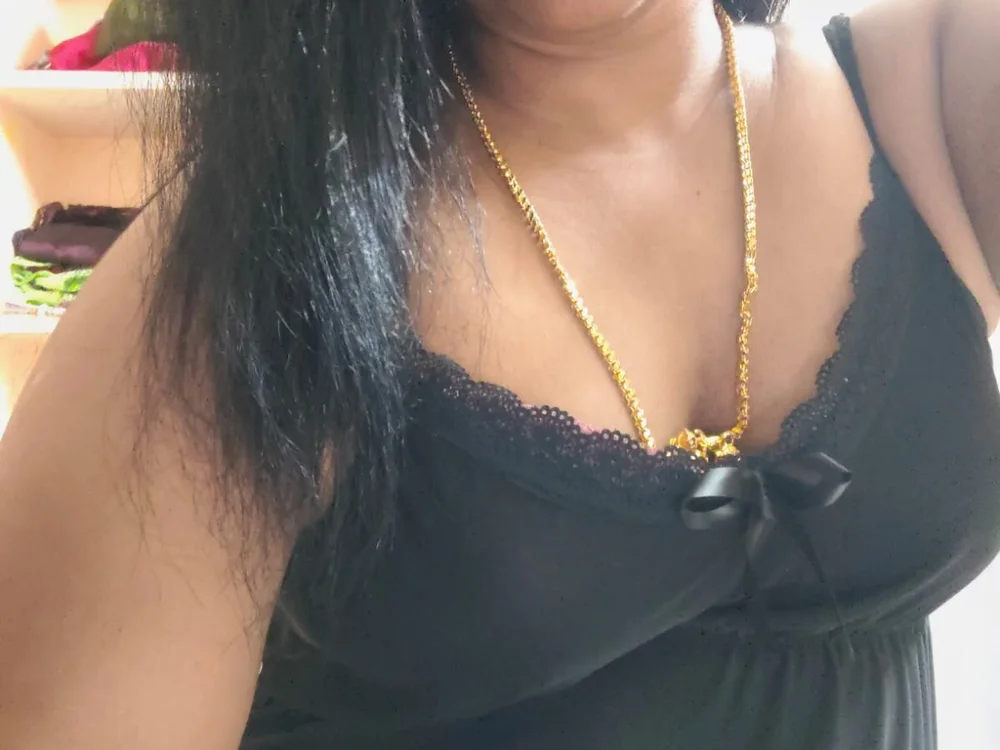 צ'אט XXX לא מקוון של TamilPonnuJeevitha