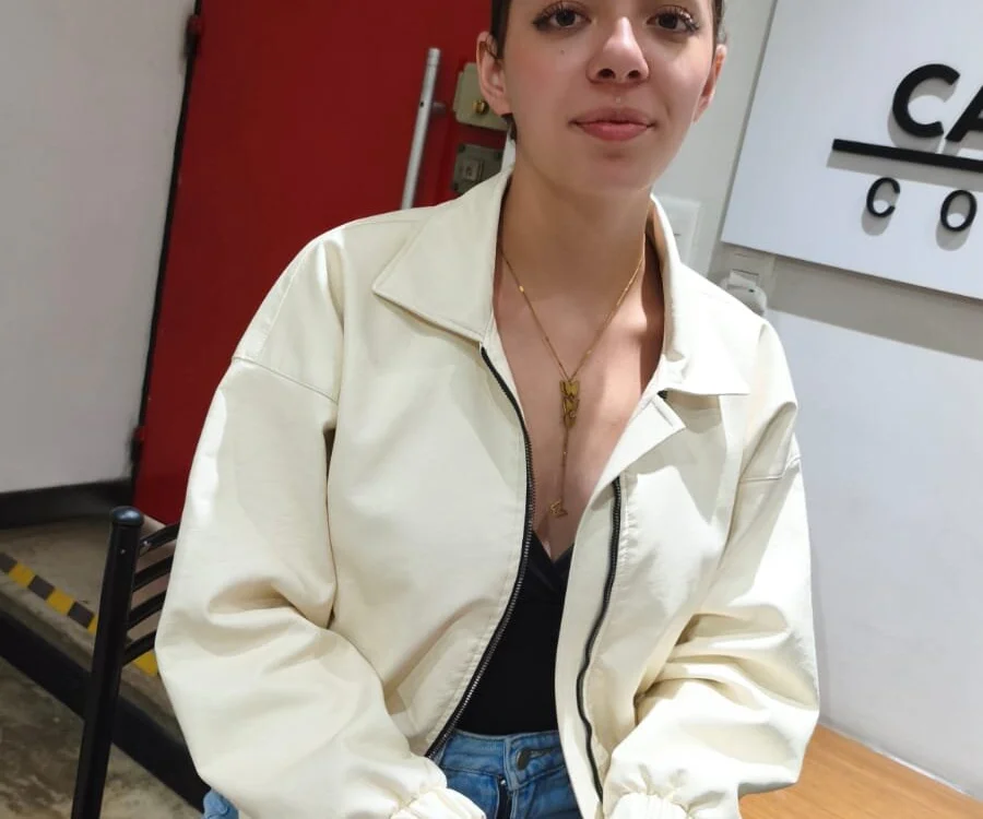 Lia_More_'s Offline Chat Room