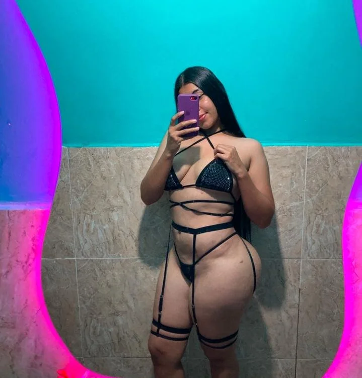 LadyAntonella231's Offline XXX Chat