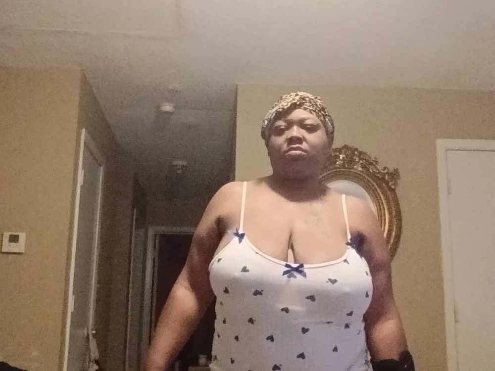 BigJuicy1990's Offline Chat Room