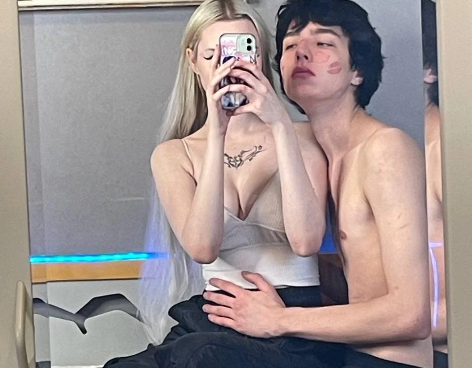 YoungPairr's Offline XXX Chat