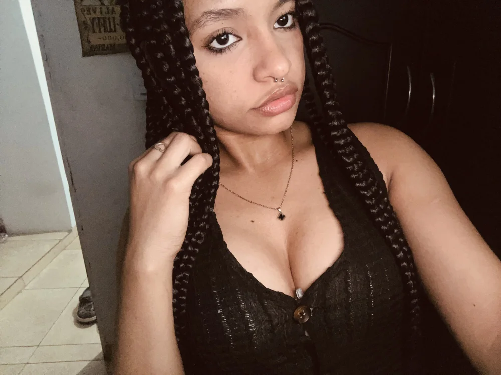 Queen_Gris' Offline Chat Room