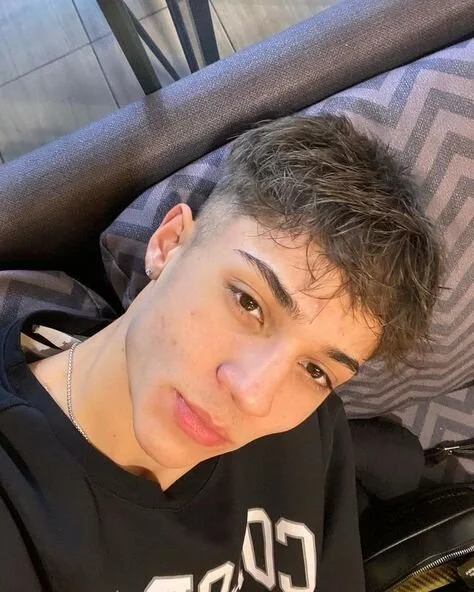 Ozcan344 Adlı Modelin Çevrimdışı XXX Sohbeti