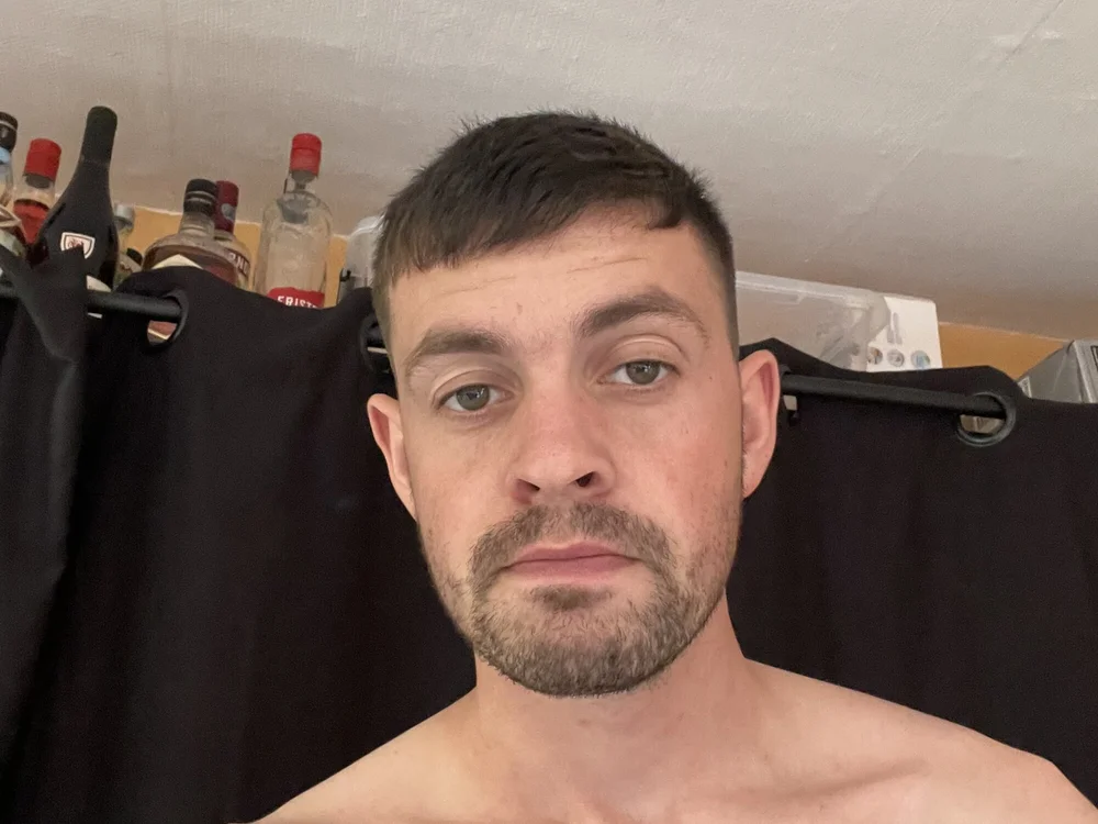 bimboyss' Offline Chat Room