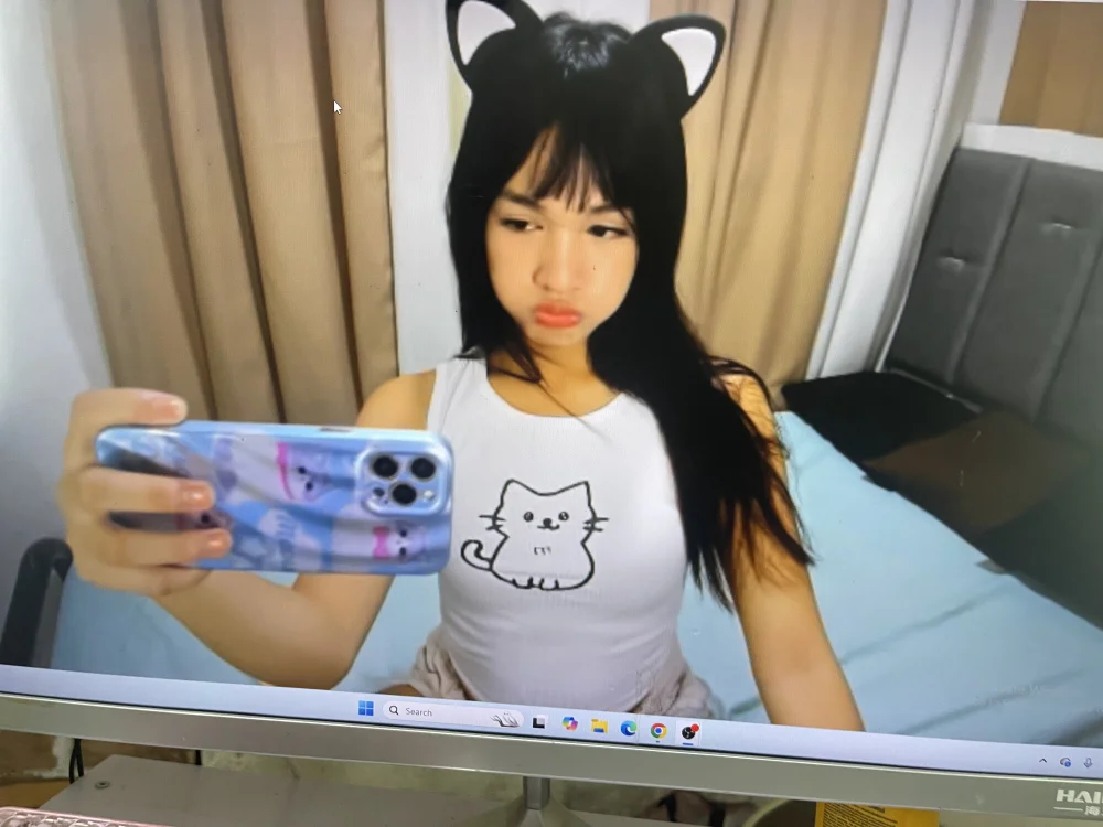Petite_Asian_ajang Obrolan XXX Offline