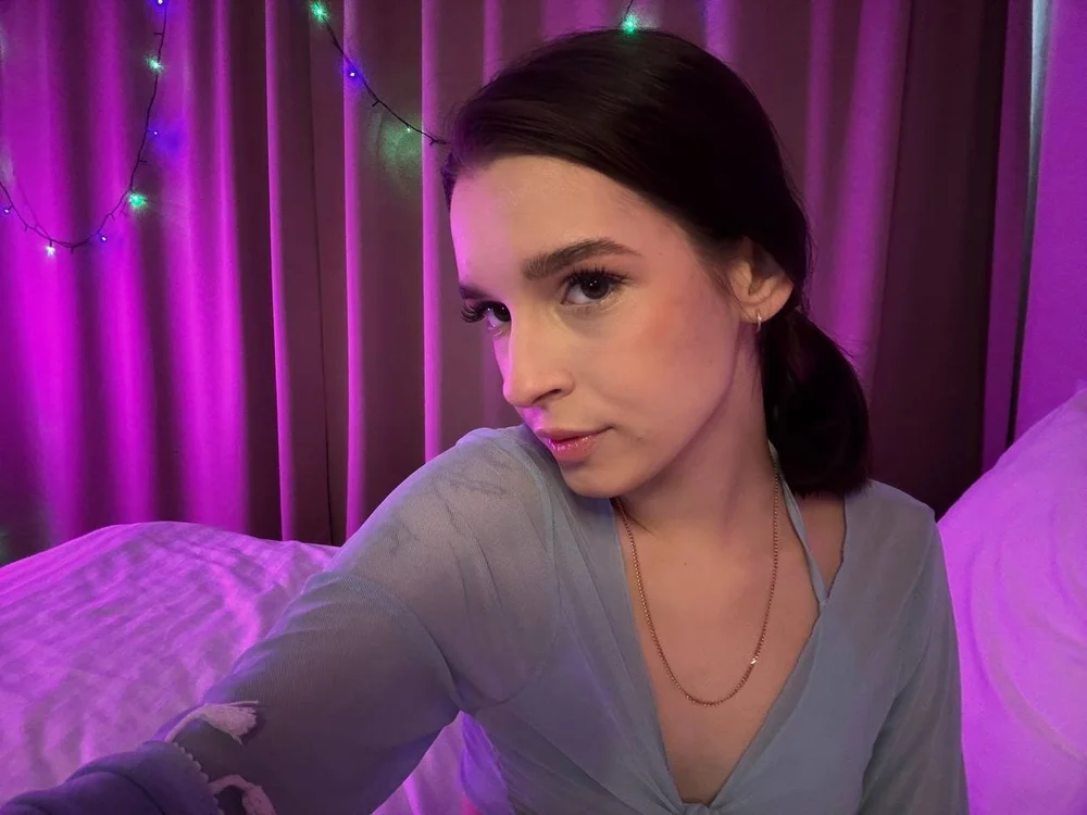 AislyBride's Offline Chat Room