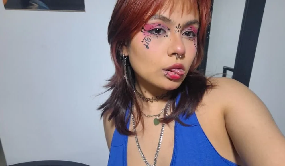 red__cherry_ cam model