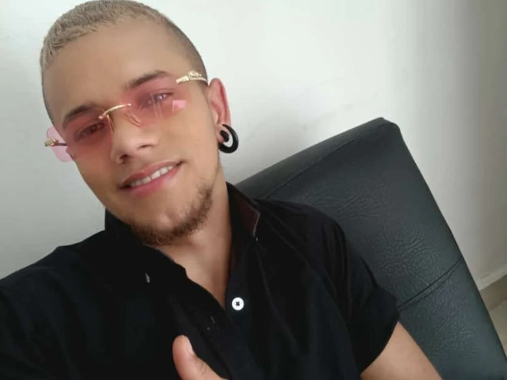 randy_hot16's Offline Chat Room