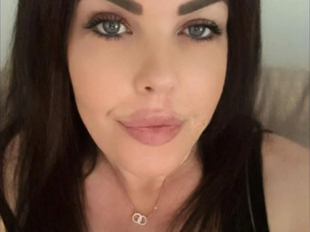 Miss-Blue's Offline Chat Room