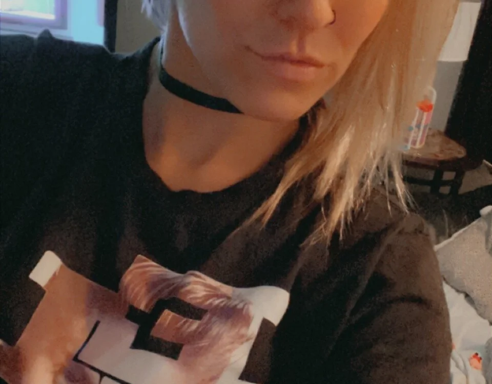 xxxchloexxx's Offline Chat Room