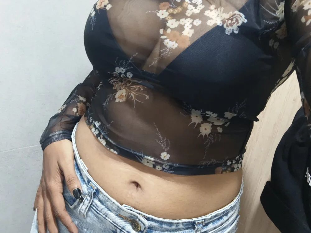 lolalivv offline XXX-chat