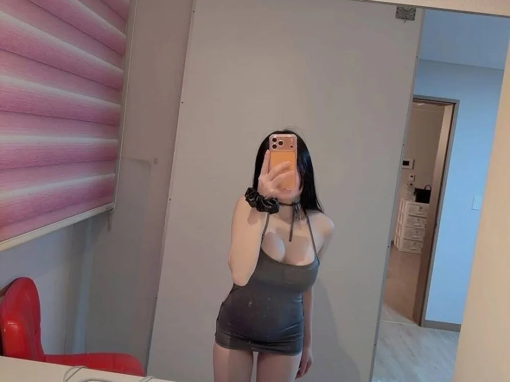 Slutty_18 離線 XXX 聊天