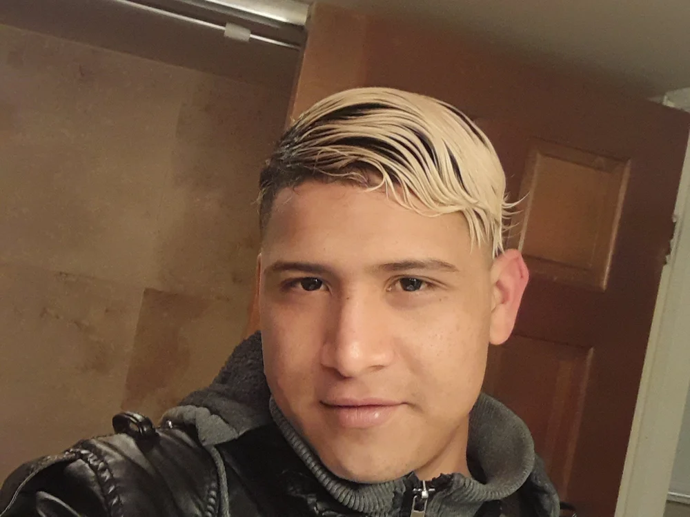 caramelos2323's Offline XXX Chat