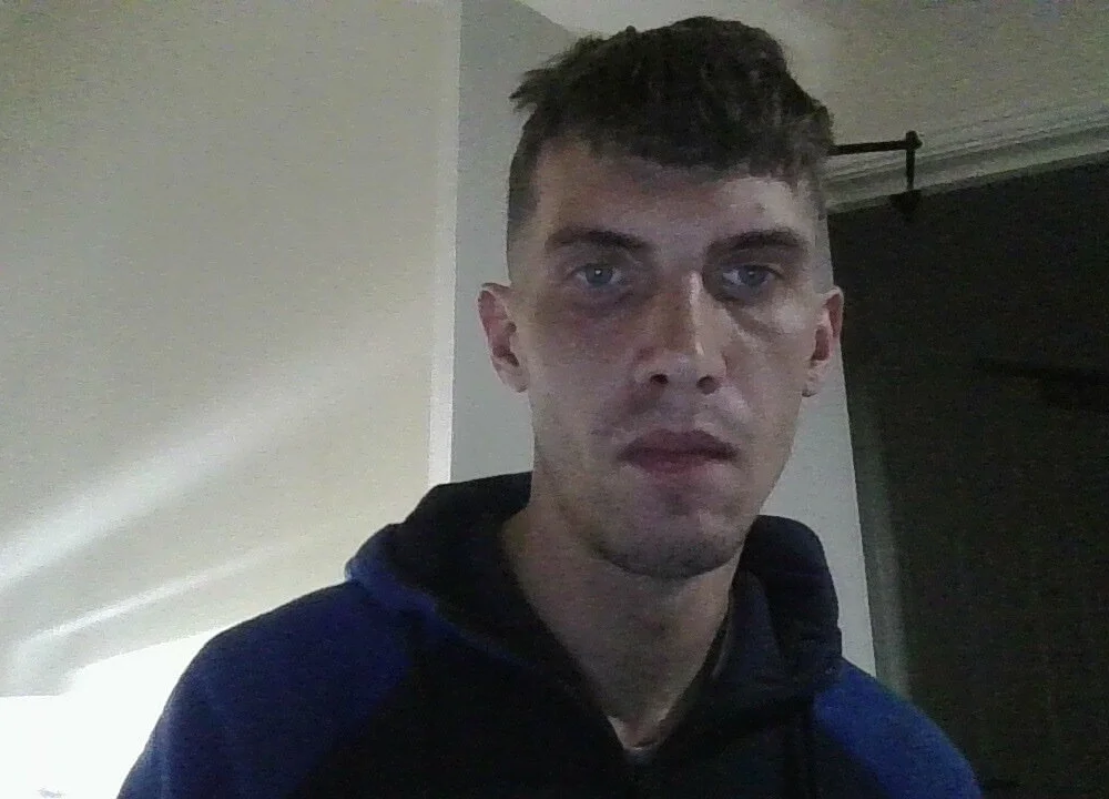 Thomasneale30@xh's Offline Chat Room