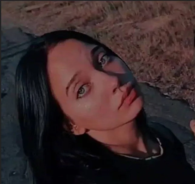 Офлайн-чат XXX JoannieEmbury