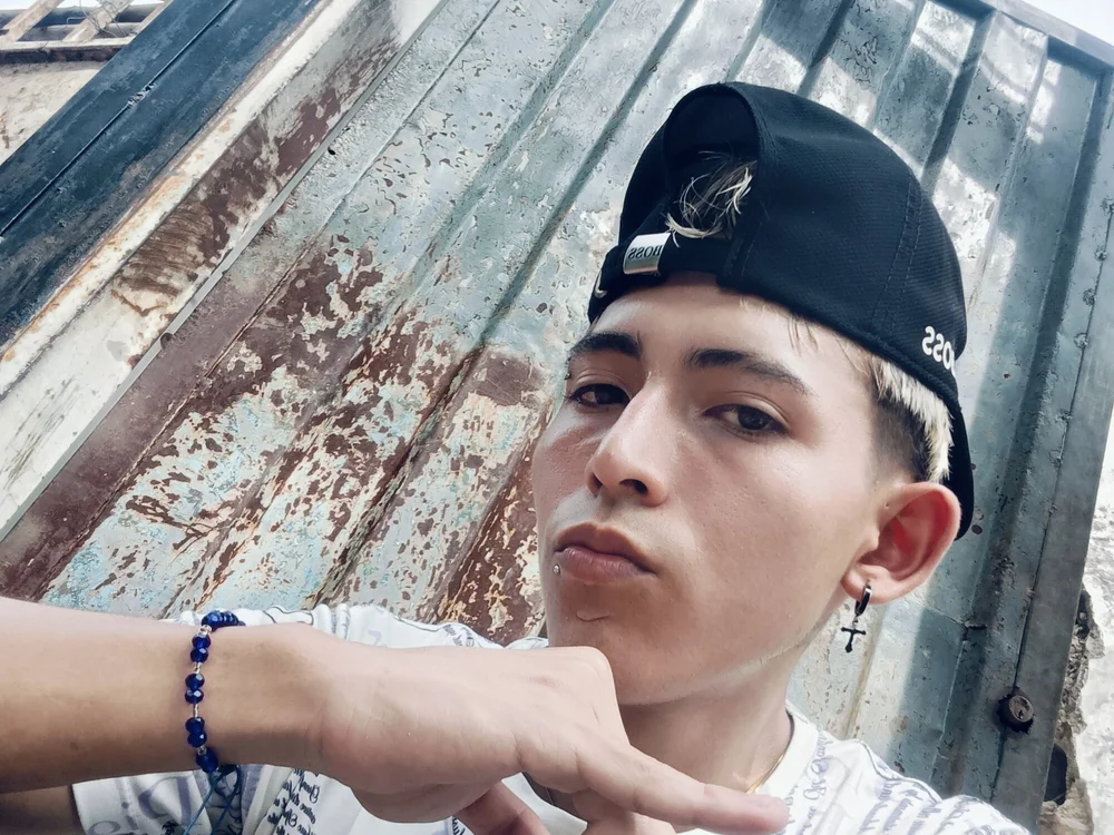 Gabriel_Rojas26 offline chatrum