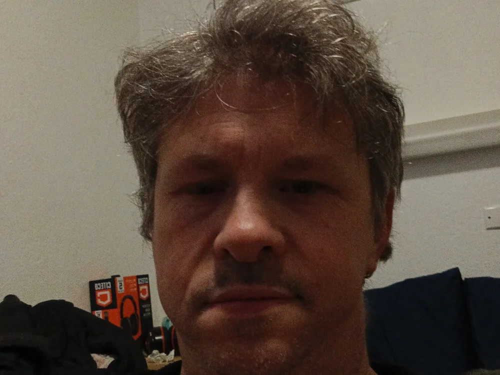 darknesses198808's Offline Chat Room