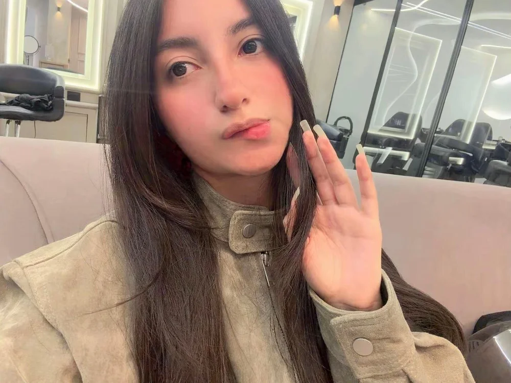 aly_golden_ Adlı Modelin Çevrimdışı XXX Sohbeti