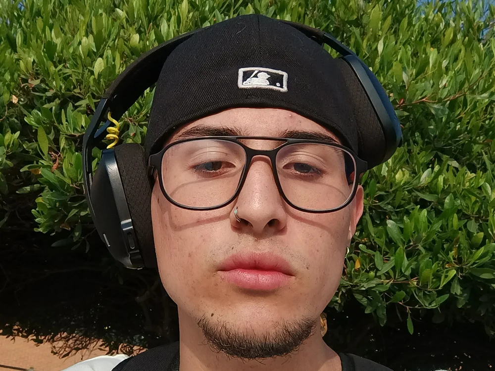 thom_av's Offline Chat Room