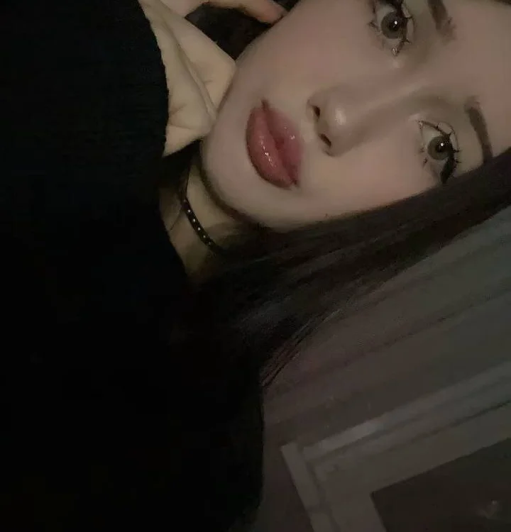 Offline XXX chat modela KsiKsiStone