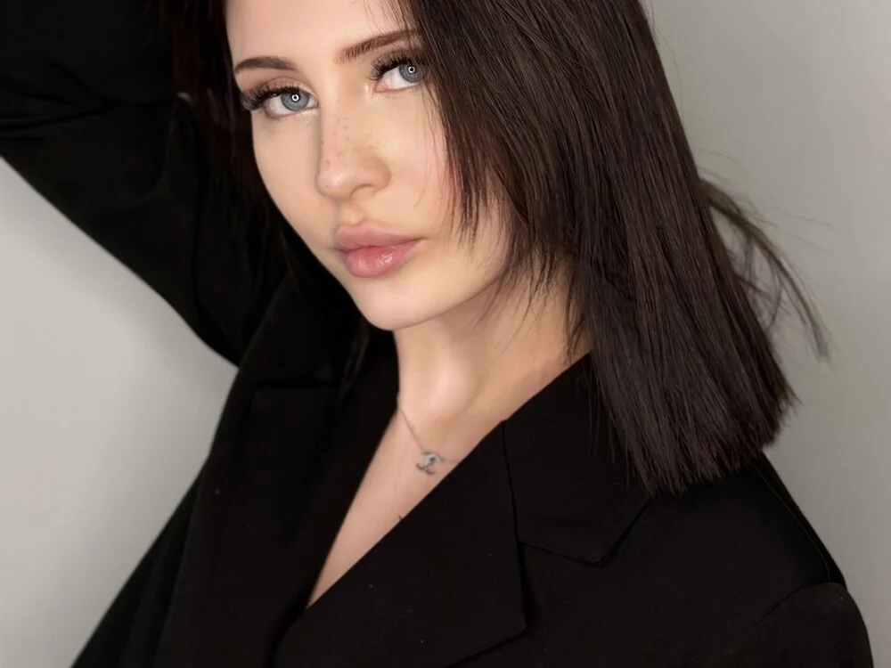 KerrieWeigel offline XXX-chat