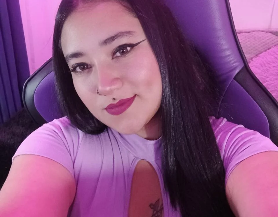 Isadora_Amber's Offline Chat Room