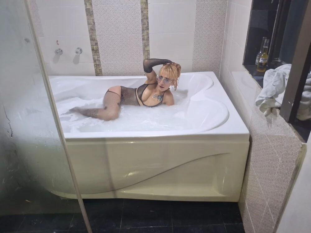 Offline XXX chat modela MarilynBlonde__