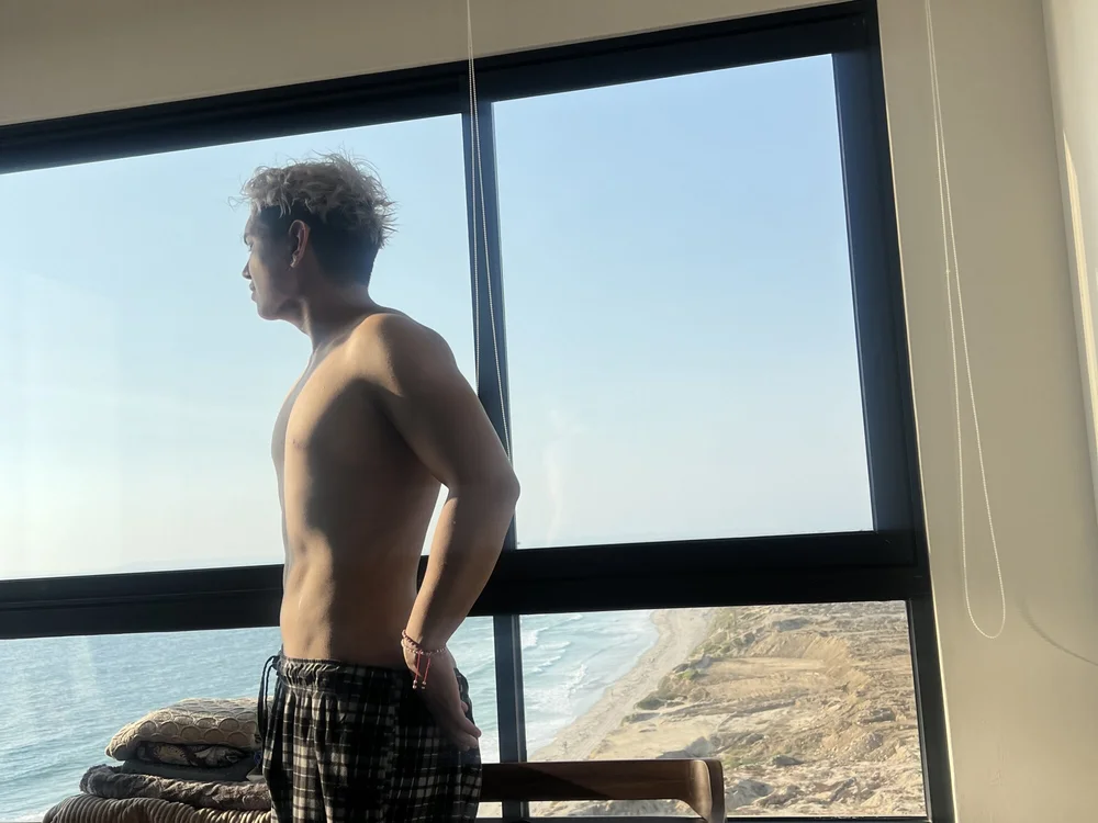 Sebastian_Electra's Offline Chat Room