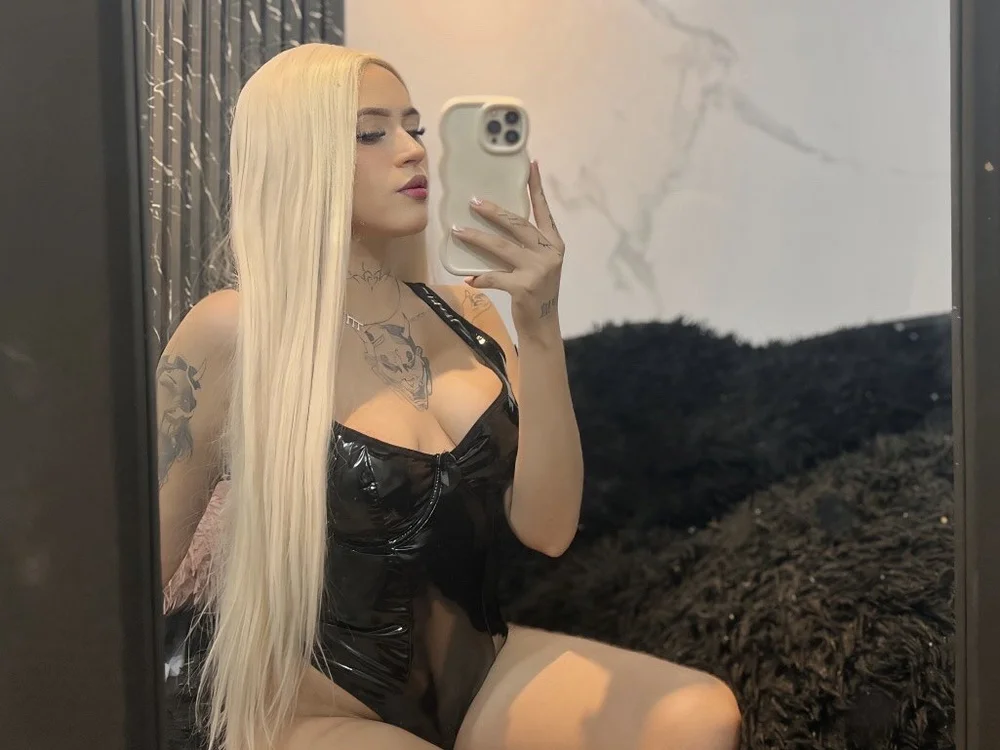 roomcrazyexplosive's Offline XXX Chat