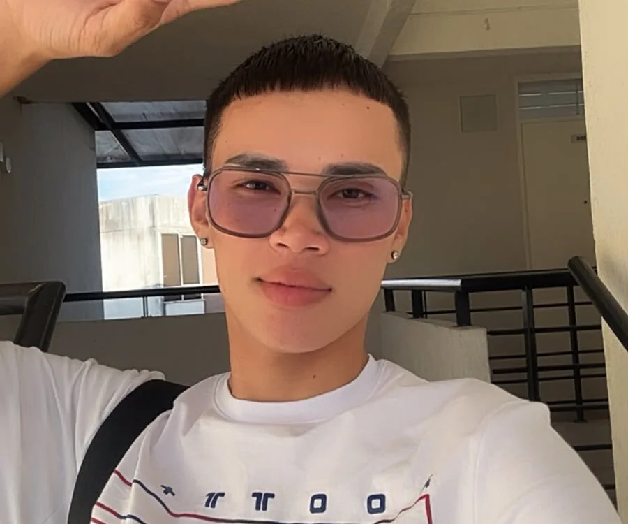 Andy_jonnes18's Offline XXX Chat
