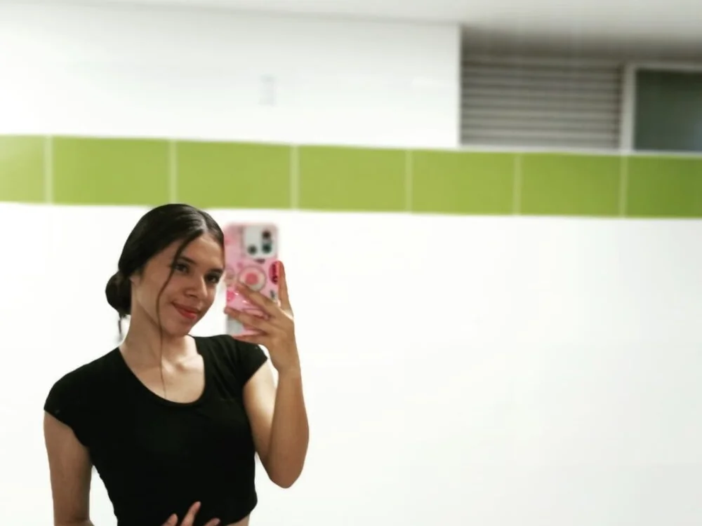 nicole_sweet18_'s Offline XXX Chat